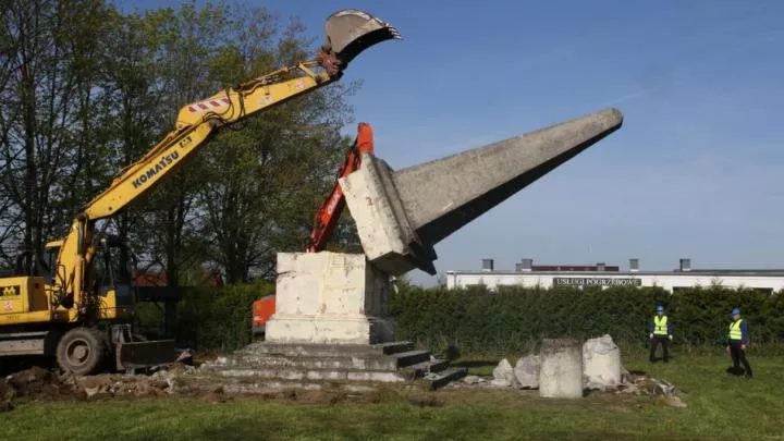 В Польше демонтировали очередной памятник Благодарности Красной армии