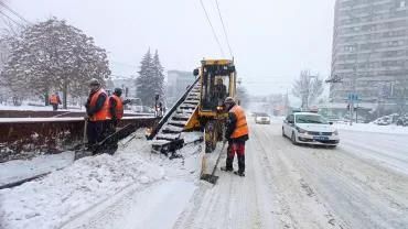 На расчистку Донецка вышло 130 единиц спецтехники