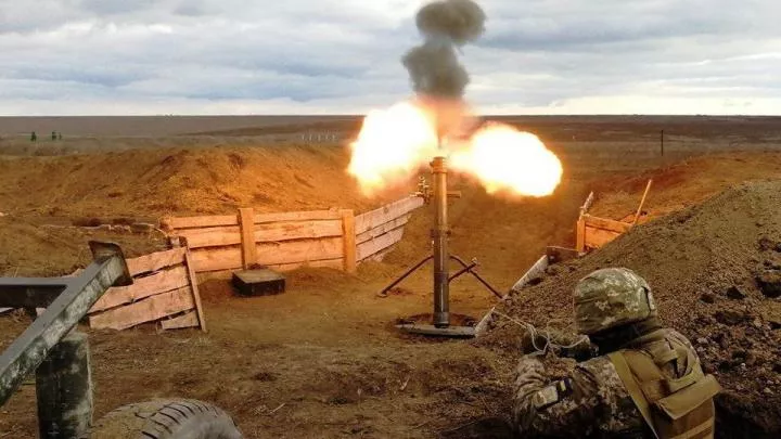 Киевские силовики в полночь нанесли массированный огонь по окрестностям ДНР
