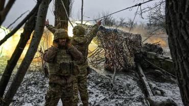 Из четырех главных проблем русской армии удалось решить две: "Бог войны" отстал на 30 лет, "Азарты" оказались дешевкой