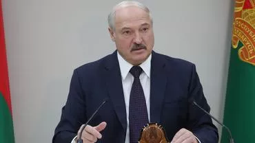 Лукашенко: я не заболею коронавирусом благодаря деревенскому иммунитету