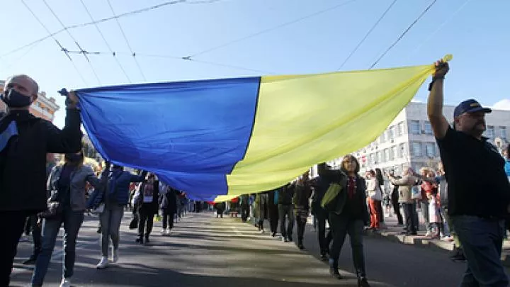 В Мелитополе неизвестные расклеили листовки с изображением боевиков в желтых штанах