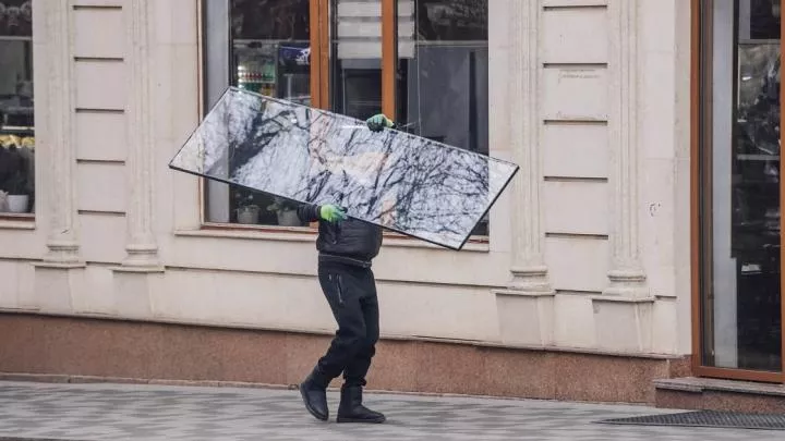 Банки и супермаркеты целы: военкор рассказал о  странных деталях мятежа в Алма-Ате