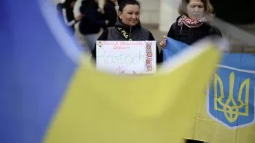 Киевские власти призвали украинцев не возвращаться из-за границы домой