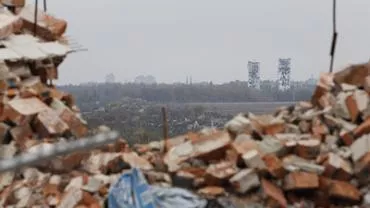 В Донецке установили памятник российским добровольцам в бою за аэропорт