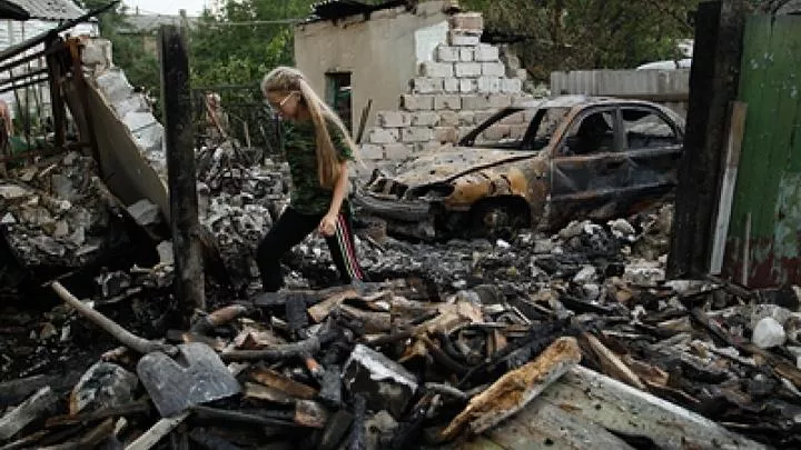 Жители прифронтового поселка в Донбассе соорудили памятник украинской агрессии