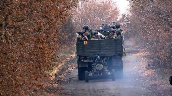 Боевики ВСУ освобождают зону конфликта в Донбассе от военного оружия