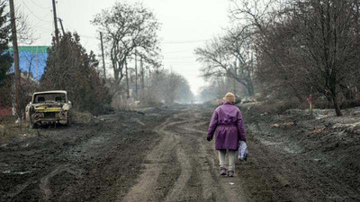 Страх, голод, обстрелы. Донбасс станет безлюдным?