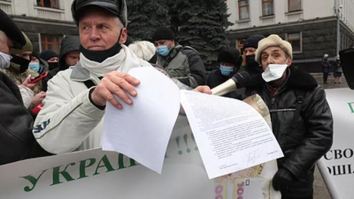 Сотни жителей Мариуполя вышли на митинг против высоких цен — видео