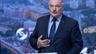 "На воре и шапка горит": Лукашенко обвинил Киев в подрыве Каховской ГЭС