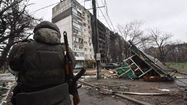 ВСУ запугивают мирное население Лисичанска, чтобы вместе с ним эвакуироваться из города