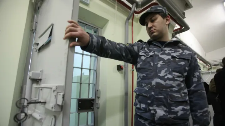 В колониях всё резко изменилось. Бывший авторитет о тех, кто не понял сигнал: Очень полезные люди