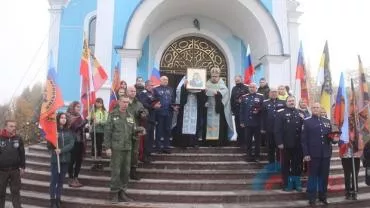 Луганчане передали ростовским казакам коллегам икону Казанской Божией Матери