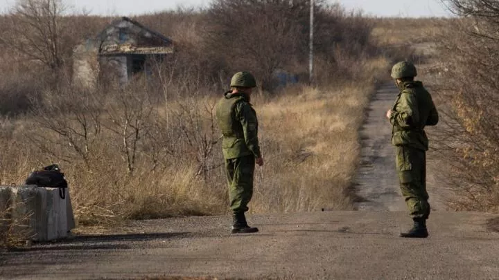 Малые группы украинских боевиков начали сдаваться в плен НМ ЛНР в районе Золотого