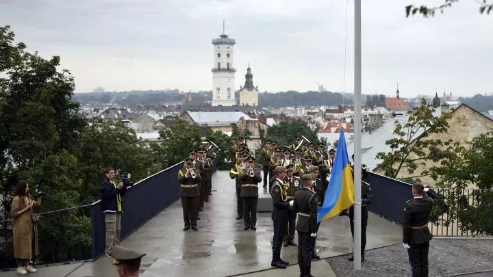 Украинский военный оркестр исполнил гимн США в День независимости