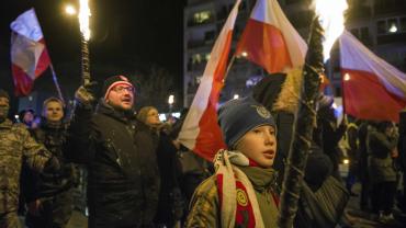 Польская прокуратура защищает чиновников, которые дали согласие на антисемитский марш