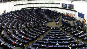 Новая холодная война? В Европарламенте призвали к пересмотру взаимоотношений с Россией