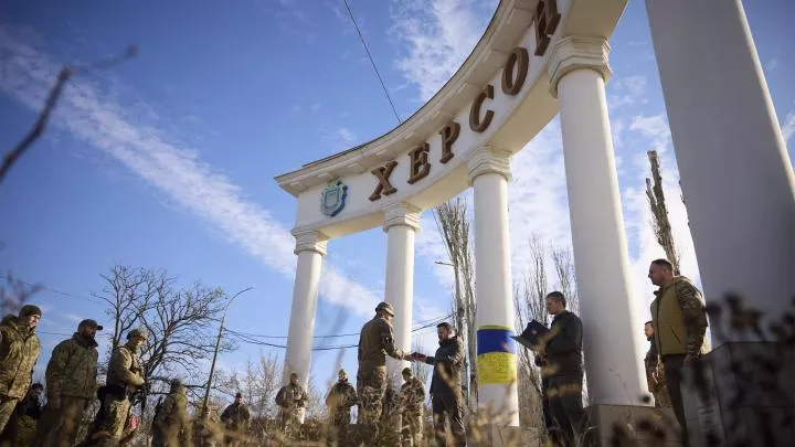 Чудовищный акт: Захарова отреагировала на кадры с привязанными к столбам жителями Херсона