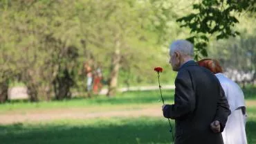 Украинцы захотели отправить &#171;на экскурсию в концлагеря&#187; подростка, оскорбившего ветерана