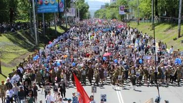 Дед Зеленского прошёл в строю «Бессмертного полка» в Донецке