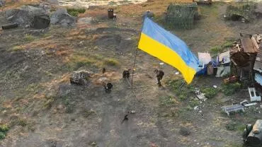 Украинские военные подняли флаг на Змеином и были немедленно уничтожены самолетом ВКС России