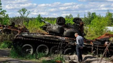 Корреспондент показал позиции, откуда велся обстрел танковыми орудиями по Лисичанску и Северодонецку