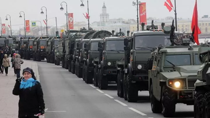 Пацаны на страже: в Ростовской области показали перемещение военной техники к Украине