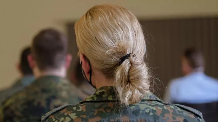 Постановка на военный учет украинок приведет к социальному взрыву — источник