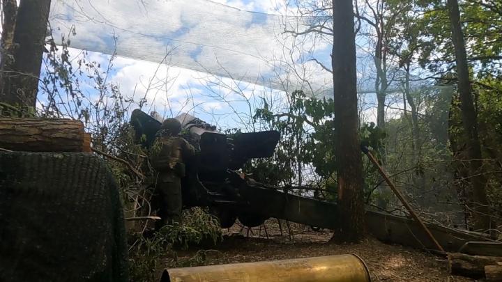 Внезапный прорыв в Волчанске, элита ВСУ начала несанкционированное отступление, неудачная диверсия на борту Кузнецова: Горячая сводка СВО