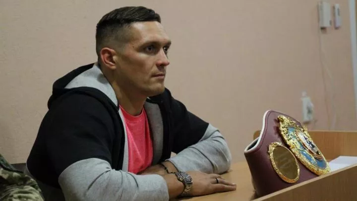 Усик на камеру пообщался с Кличко на русском языке  