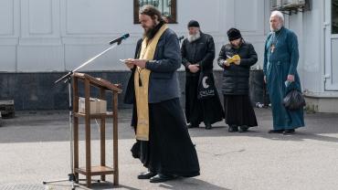 В Киеве слышен набат: силовики захватывают корпус Киево-Печерской лавры