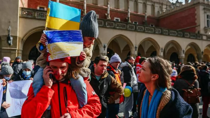 В Польше размещают двусмысленные наклейки о поддержке Украины