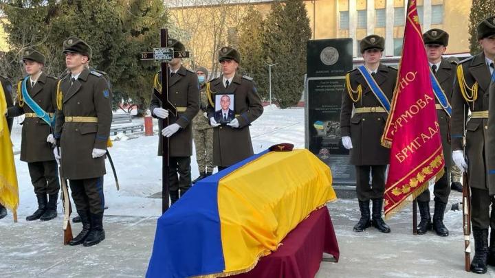 Могилы уже вырыты: Сырский привёл на убой под Авдеевку тысячи лучших украинских боевиков