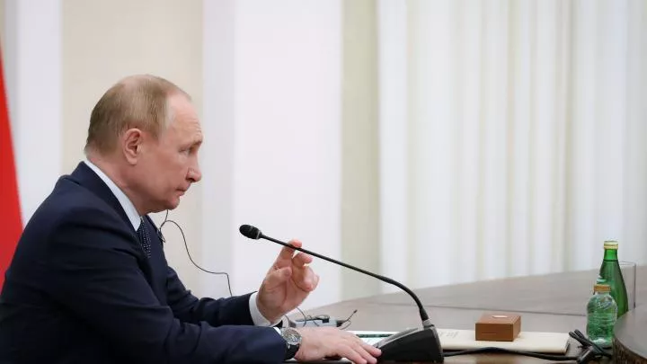 Путин призвал повысить доступность авиаперелетов