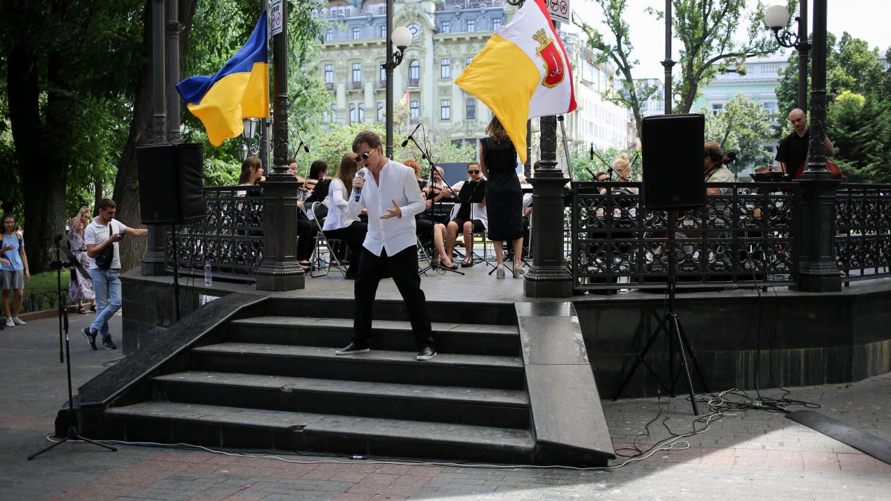 британский репортёр в донбассе. журналист информационного агентства «новороссия». население мариуполя в 2014.