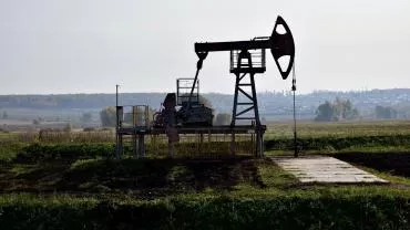 Россия готовит три варианта ответа на нефтяные санкции — "Ведомости"