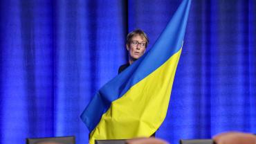 В Польше чиновников, именующих флаг Украины "тряпкой", заменят украинцами